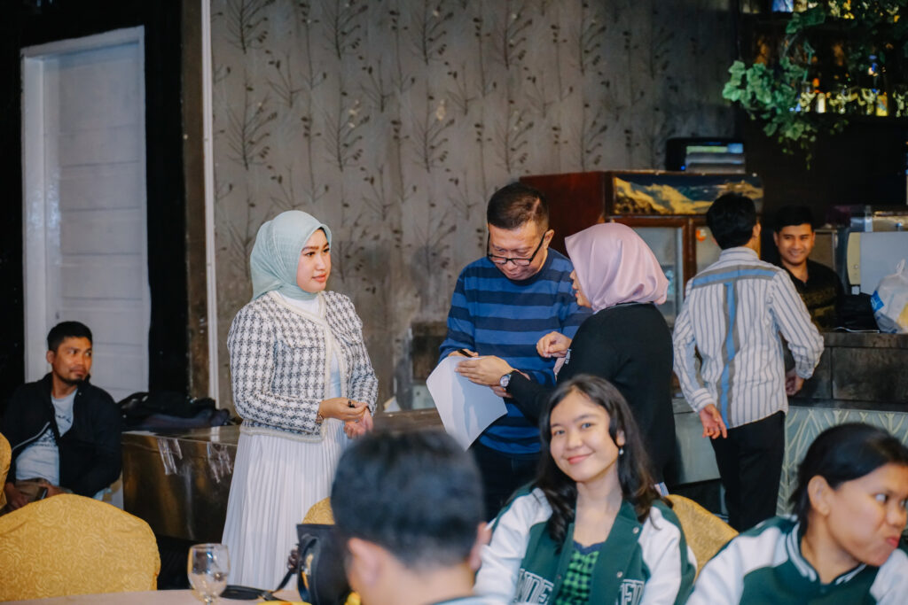 CEO Rindu Tenang Indonesia saat merancang strategi event di Medan.
