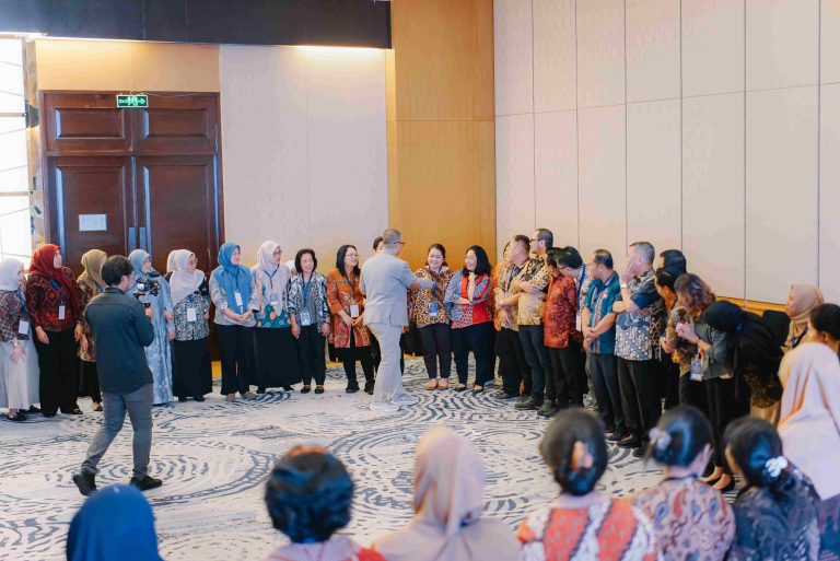 Transformasi Kinerja Melalui Experiential Learning: Apa yang Sebenarnya Terjadi di Sesi Team Building?