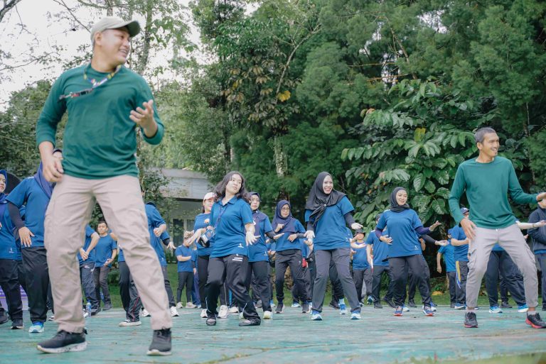 Team Building Perusahaan: Strategi Mencairkan Silo Mentality