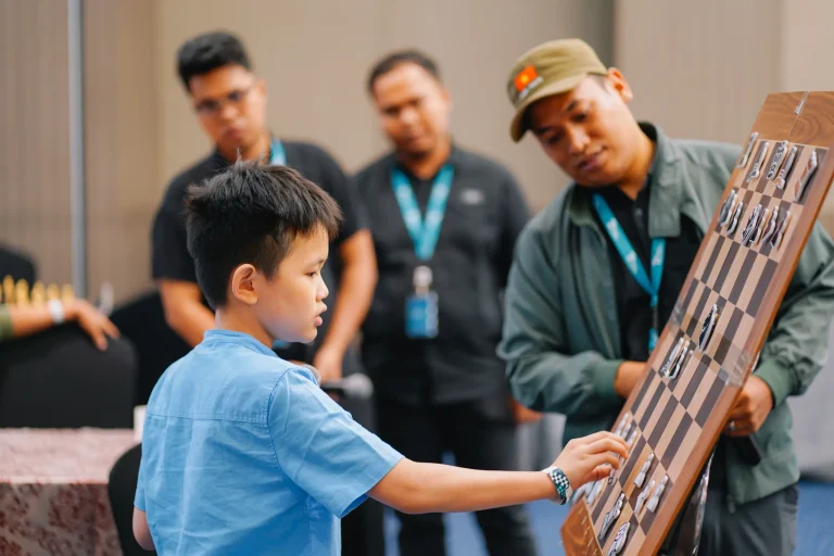 School Group Class Catur: Asah Kognitif Siswa
