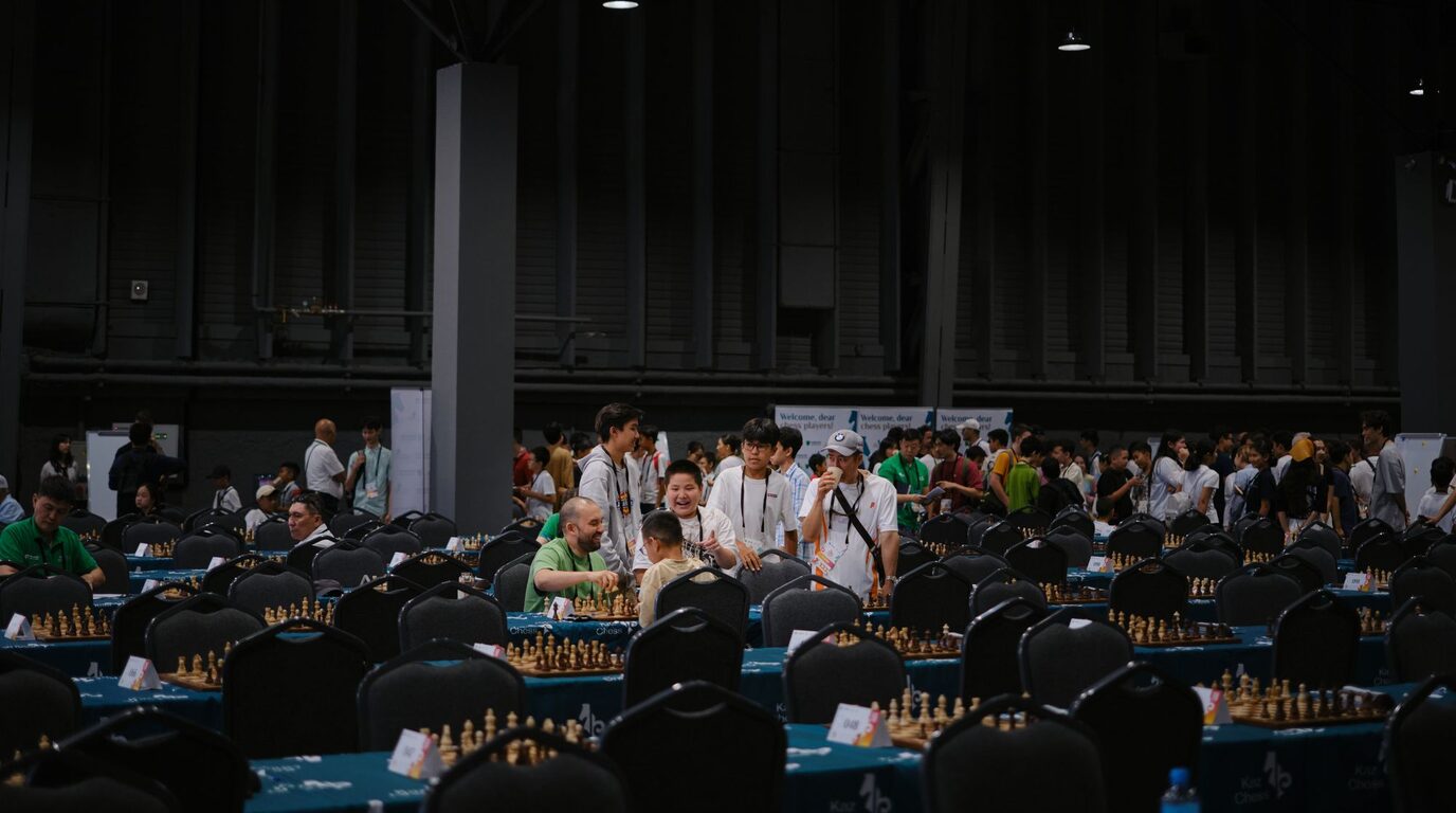 Pencatatan notasi catur standar aljabar pada lembar scoresheet resmi turnamen